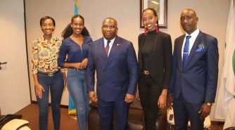 Ambasaderi w’u Rwanda mu Bubiligi yagiranye ibiganiro nyunguranabitekerezo na Ba Nyampinga batatu-AMAFOTO