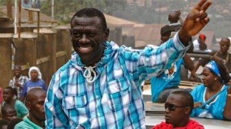Uganda: Kizza Besigye yarekuwe, avuga ko atari afashwe neza