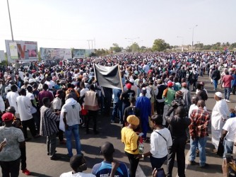 Gambia: Ese ni iki cyateye ibihumbi by'abaturage kwamagana Perezida wabo Adama Barrow?  
