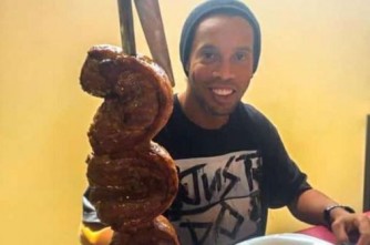 Uburyo Ronaldinho Gaucho yizihije isabukuru y’amavuko muri Gereza buratangaje - AMAFOTO