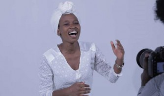 Gisele Precious yasohoye indirimbo 'Nashukuru' afata nk'iturufu igomba kugeza umuziki we ibwotamasimbi-VIDEO