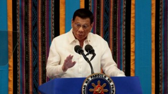 Perezida Rodrigo Duterte wa Philippines ati "Sindimo gukina - udupfukamunwa mudusukuze 'essence''