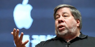Steve Wozniak wakoze mudasobwa ya mbere ya Apple ararega Youtube kuba imbarutso y’ibyaha by’uburiganya 