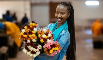 Miss Nishimwe Naomie yavuze ubumenyi yavomye mu kigo Bella Flowers gitunganya indabo zoherezwa mu mahanga