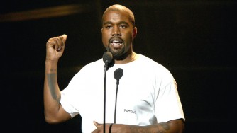 Kanye West yajyanywe mu nkiko n’ikigo cyamufashije yiyamamaza