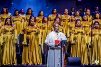 Bwa mbere Karidinari Kambanda aririmbanye na Chorale de Kigali|Abakristu bahimbaje Imana