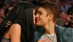 Selena Gomez aritegura kwibaruka impanga bivugwa ko yaba yaratewe inda na Justin Bieber