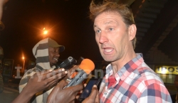 Tony Adams wari Kapiteni wa Arsenal yageze mu Rwanda  ku butumire bwa Airtel - AMAFOTO
