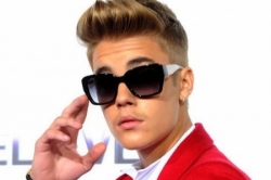 Justin Bieber arakekwaho ubujura bwa telefoni