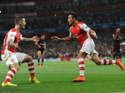 Alex Sanchez yarokoye Arsenal ikomeza muri UEFA Champions league ku gitego 1-0