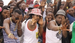 Mbere yo kwerekeza i Burayi, Urban Boys basigiye abakunzi babo impano idasanzwe - VIDEO