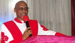 Bishop Rwandamura wategetse abayoboke kugurira abashumba babo amamodoka akomeje kuvugisha benshi