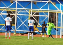 Rwabuze gica hagati ya Rayon Sports na Kiyovu zigabana amanota