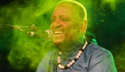 Massamba yasogongeje abakunzi be kuri album ye nshya, anatangaza gahunda yo kuyimurika mu Rwanda, u Burayi na Amerika