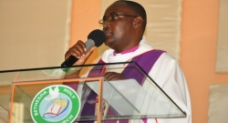 Bishop Rugamba Albert ufite isezerano ryo kuzatunga indege, itorero rye Bethesda Holy mu nzira zo gutangiza Banki