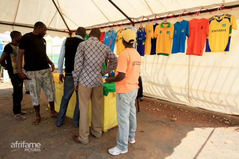 People buying jerseys