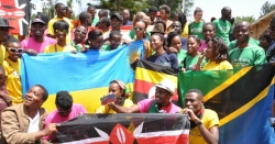 Miss Mutesi Jolly yakoranye umuganda n’urubyiruko rw’u Burundi, Tanzania, Uganda na Kenya banatanga imfashanyo