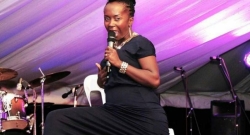 Umunyarwenya  Anne Kansiime ari kwiga ikinyarwanda