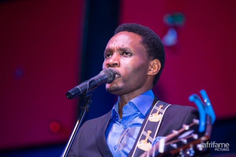 Dominic Nic yatunguriwe mu gitaramo cye gikom... - Inyarwanda.com