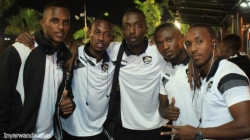 Amafoto agaragaza APR FC ku kibuga cy’indege cya Kanombe mu gicuku cy’uyu wa kane mbere yo kurira indege