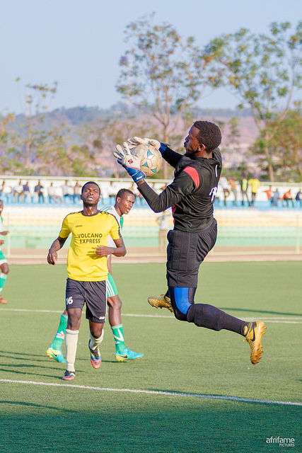 MU MAFOTO: Kiyovu Sport yihereranye Mukura Vi... - Inyarwanda.com