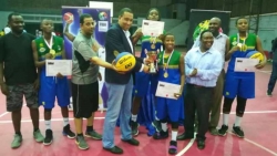 BASKETBALL: Ikipe y’abangavu b’u Rwanda yatwaye igikombe kiyihesha itike y’igikombe cya Afurika-AMAFOTO