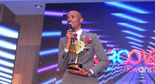 Indirimbo zikunzwe cyane utari uzi ko zanditswe na Issa Noel wahawe igihembo cy'umwanditsi mwiza muri Groove Awards Rwanda 2018