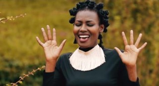 VIDEO: Apophia Posh yandikiye Yesu ibaruwa ‘Love Letter’ irimo amagambo y’urwo amukunda ahita ayikoramo indirimbo 