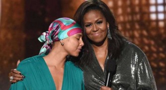 Mu buryo butunguranye cyane Michelle Obama yagaragaye mu birori bya Grammy Awards-AMAFOTO