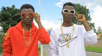 Abasore babiri b’impanga Super Twins basohoye amashusho y’indirimbo ‘Ntabaho’ -VIDEO.