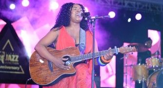 Amarira ashoka Zahara yaherewe igikombe i Kigali mu gitaramo yatangiyemo ibyishimo-AMAFOTO+VIDEO