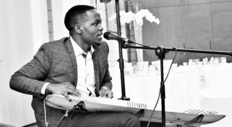 Umukirigitananga Daniel Ngarukiye yatomoye umukobwa mu ndirimbo ‘Bwiza’ isanganiye izigize album ya mbere-VIDEO