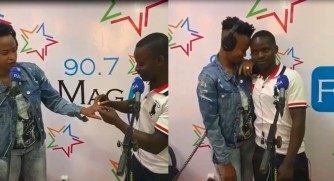 Anita Pendo yatunguwe n’umufana kuri Radio amwambika impeta, we ati “byari imikino…” –VIDEO