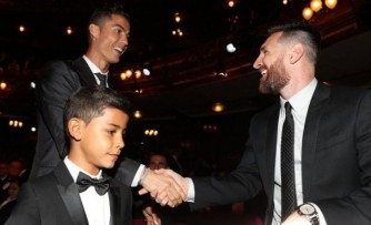 Ronaldo Luis Nazario yatangaje umukinnyi akunda hagati ya Messi na Cristiano - AMAFOTO
