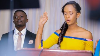 Umurungi Sandrine wahatanye muri Miss Rwanda 2019 yasezeranye imbere y’amategeko n’umukunzi we-AMAFOTO