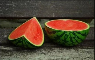 Hamenyekanye ingaruka zo kurya watermelon nyinshi   