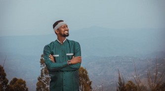 Yvan Ngenzi yatuye Abanyarwanda indirimbo “Ishyanga ryera” yitegura kumurika Album-VIDEO