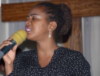 Annette Murava wari umaze igihe acecetse yamaze gushyira hanze indirimbo nshya 'Urahebuje' - VIDEO