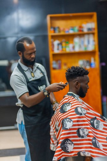 La Familia Barber Shop Salon ifite intego yo kuba 