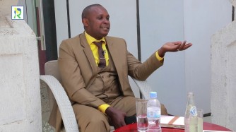 Namurongoye ntaterese||Na muhaye 1000 gusa||Theogene ahanuye abakobwa beza b'i Kigali babuze abagabo