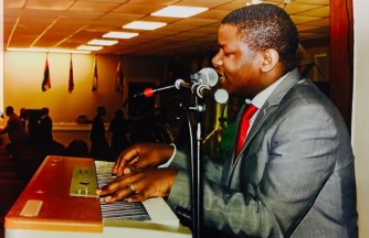 USA: Pastor Emmanuel A. Ganza yasohoye indirimbo nshya 'Uri Uwera' na 'Ni wowe' anahishura agaseke ahishiye abakunzi be-VIDEO