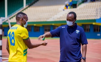 Dore uko kapiteni n'umutoza w'Amavubi batoye mu bihembo bya FIFA 2020