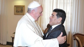 Maradona yari umusizi mu kibuga kandi usabana cyane - Papa Francis