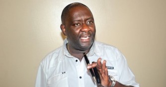 Alain Muku azahemba uzabyina neza indirimbo ye ‘United Africa’ yagejeje mu bitangazamakuru bikomeye