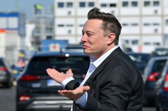 Elon Musk nyiri Tesla na Space X ufite inkomoko muri Afrika y'Epfo niwe mukire wa mbere ku Isi nyuma yo guca kuri Jeff Bezos 