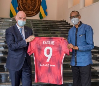 Nyuma y'imyaka 3 Perezida Kagame yongeye guhura na Gianni Infantino uyobora FIFA baraganira - AMAFOTO