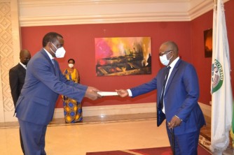 Ambasaderi Jean Pierre Karabaranga uhagarariye U Rwanda mu bihugu 5 birimo Senegal yahawe ububasha bwo kuruhagararira no muri Guinea Bissau 