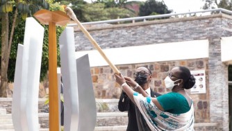 #Kwibuka27: Perezida Kagame na Madamu bacanye urumuri rw'icyizere