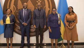 Perezida Kagame yaganiriye n’Umuyobozi Mukuru wa MTN Group Ralph Mupita-AMAFOTO