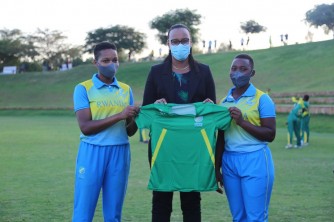 Cricket: Imbere ya Minisiti Aurore Mimosa, u Rwanda rwakatishije itike ya 1/2 mu mikino yo Kwibuka T20 Women Tournament